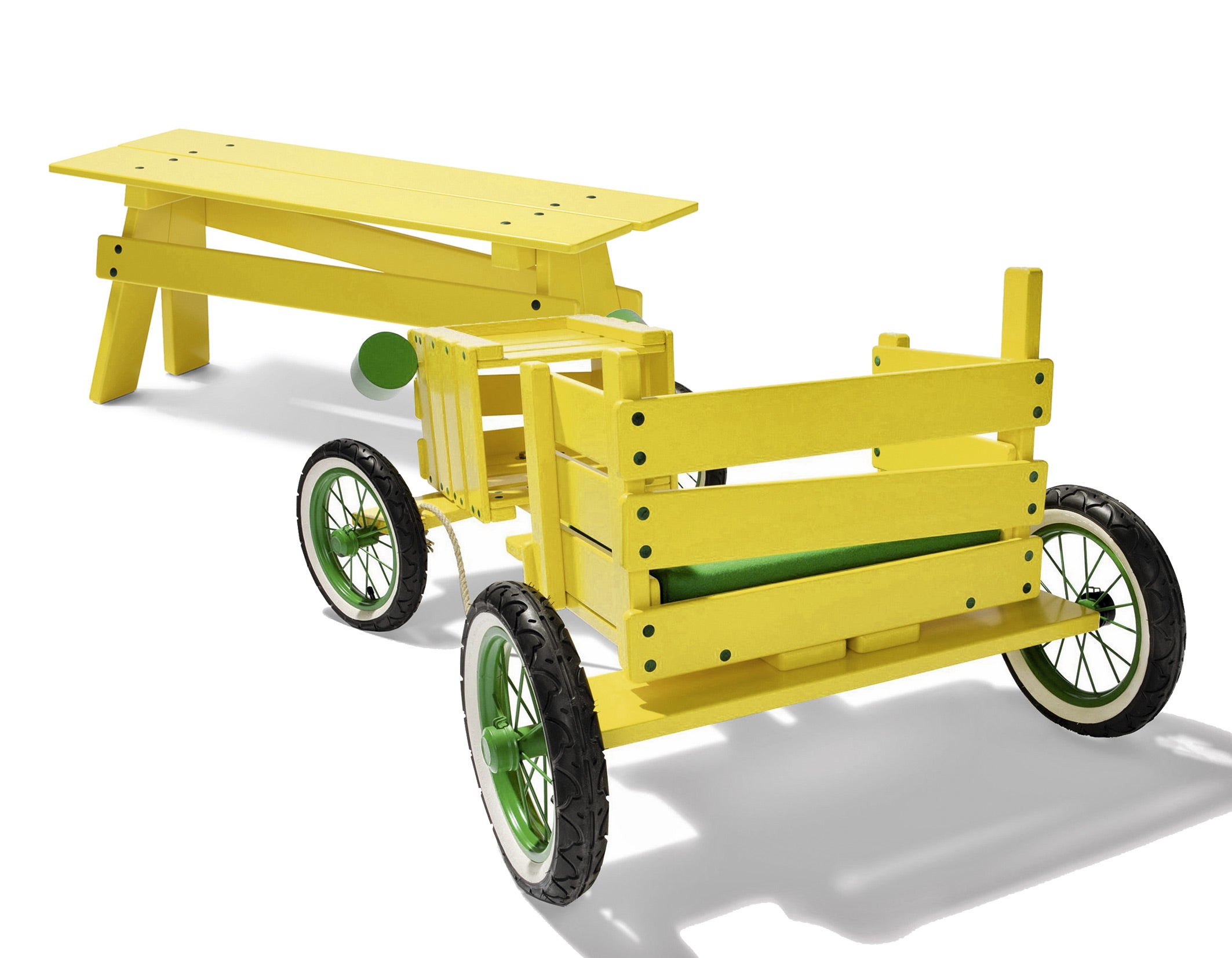 Jesper K. Thomsen ha creado muebles barnizados en amarillo: mesa, sillas... y un coche. www.normann-copenhagen.com.