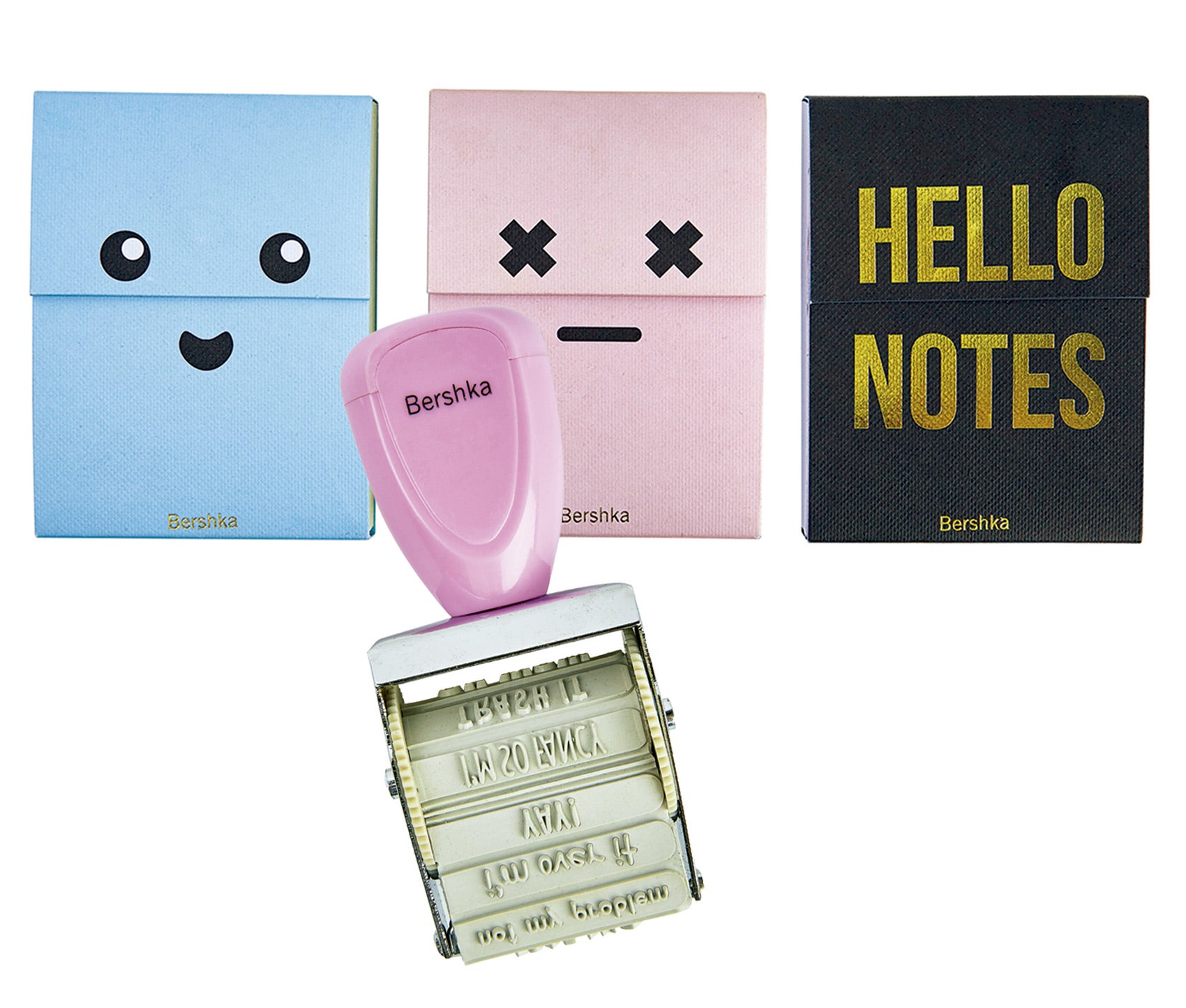 La firma joven de Inditex celebra su vuelta al colegio (o mejor, al instituto) con una colección de artículos de papelería llena de color y humor: blocs de notas, agendas, rotuladores, cintas de celo, post it y sellos de caucho con lemas para chicas con mucho que decir.