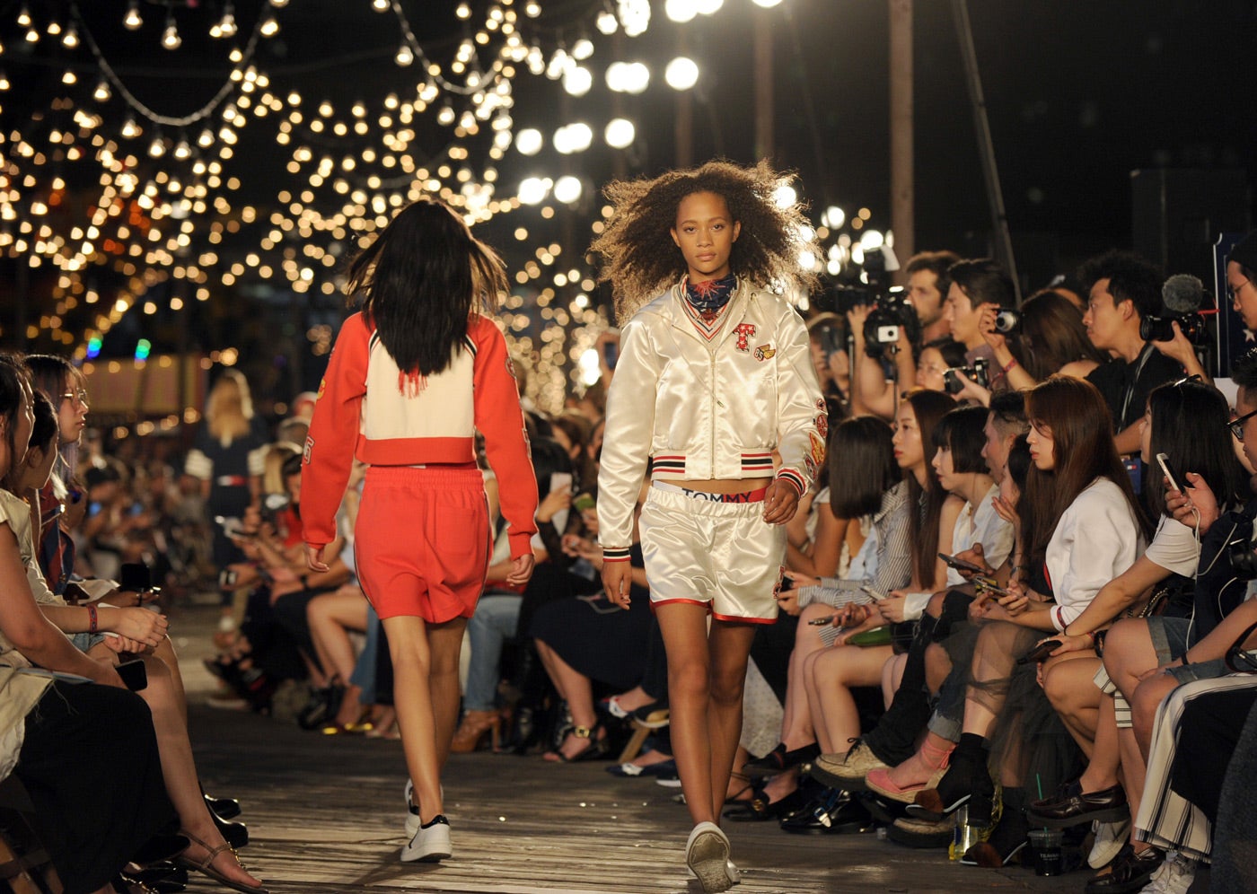Después del desfile los invitados pudieron degustar de los dulces típicos de una feria.