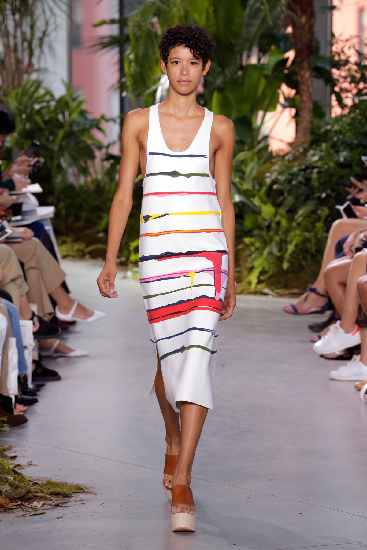 En la colección, el diseñador ofrecía prendas más de calle pero todavia con el estilo atlético que caracteriza a la firma.