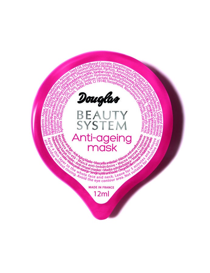 Fácil de llevar, rápida de aplicar y eficaz. Las nuevas mascarillas monodosis de DBS System son refrescantes, hidratantes, nutrientes y,  en este caso, rejuvenecedora. Este aliado está diseñado para definir las mejillas, el contorno facial y suavizar la piel en cinco minutos, con una función reafirmante a partir de ingredientes activos como el aceite de jengibre, que revitaliza y da un aspecto juvenil. (2,99€)