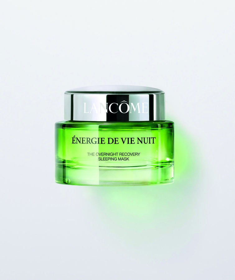 Ofreciendo la hidratación y el efecto suavizante de un bálsamo y la frescura y ligereza de una bruma de agua, esta Sleeping Mask se transforma en pequeñas gotas de agua que infunden hidratación en la piel en 10 minutos. Para usar como crema de noche: aplicar una capa fina sobre la piel limpia durante la noche. Como mascarilla hidratante, aplicar una capa más abundante sobre la piel limpia y dejar actuar 10 minutos, retirando el exceso. (65€)