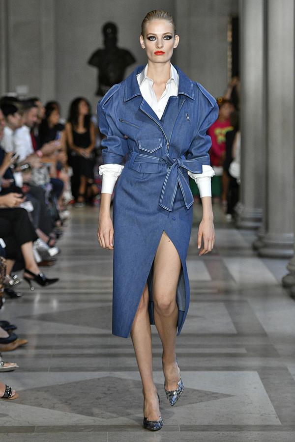 Otra de las propuestas vaqueras de la creadora que se han visto en Nueva York