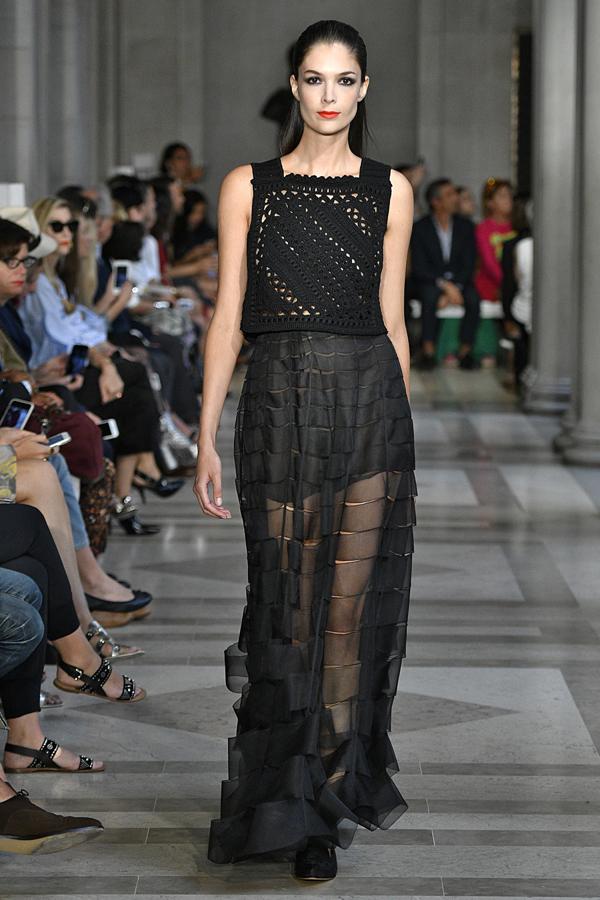 Uno de los diseños de la norteamericana que se ha presentado sobre la pasarela