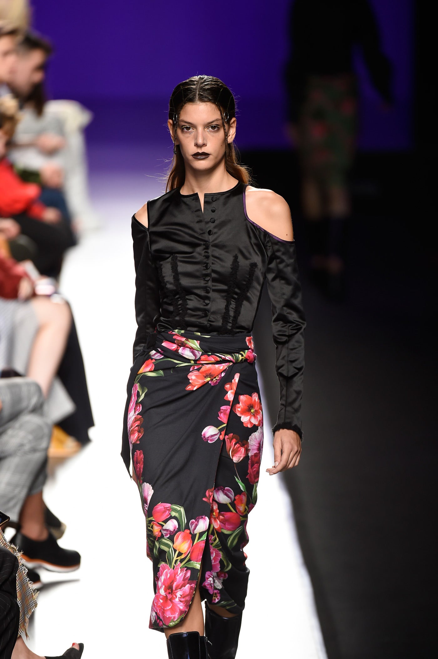 Esta colección se mueve de la estética gótica al anime, pasando por el universo emo.