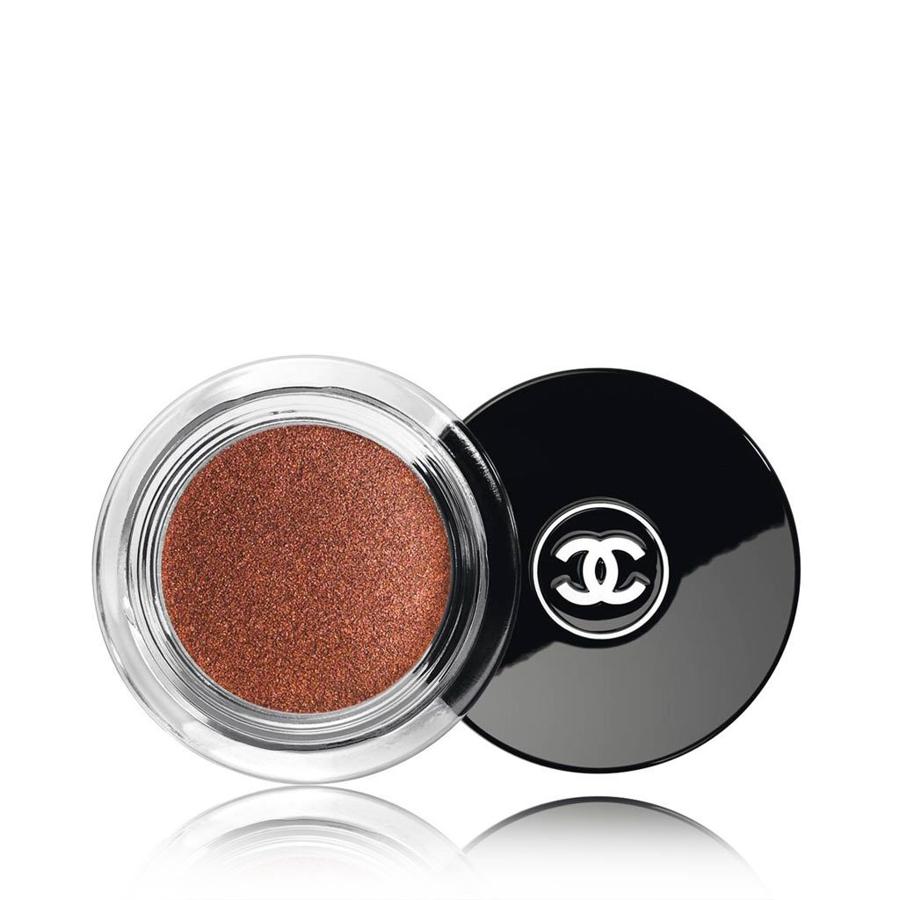 Illusion D’Ombre Nº 128 Rouge Brûlé, con una textura en crema sedosa, de aspecto empolvado (32€).