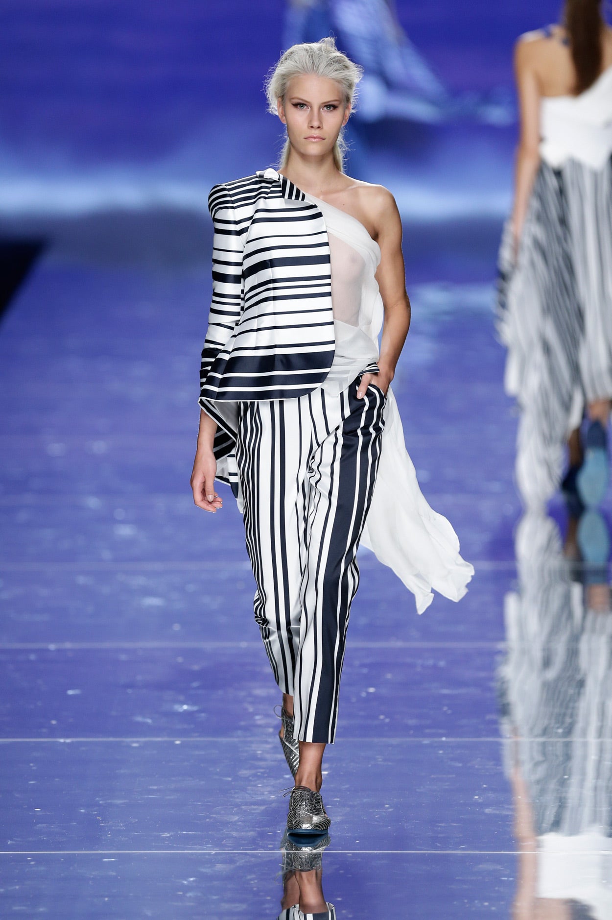 Ulises Mérida ha vuelto a hacer de la delicadeza su mejor arma para enamorarnos con su colección.