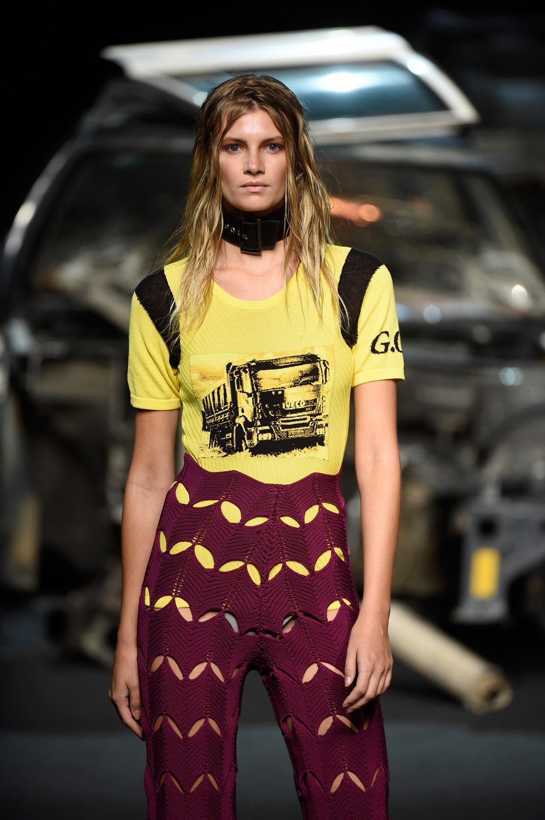 Su colección para la primavera-verano 2017 nos ha trasladado a un garaje mecánico.