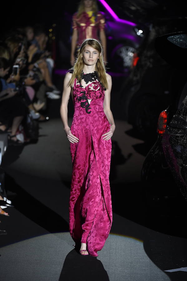 Uno de los vestidos de fiesta propuestos por Álvaro y Arnaud que hemos visto sobre la pasarela