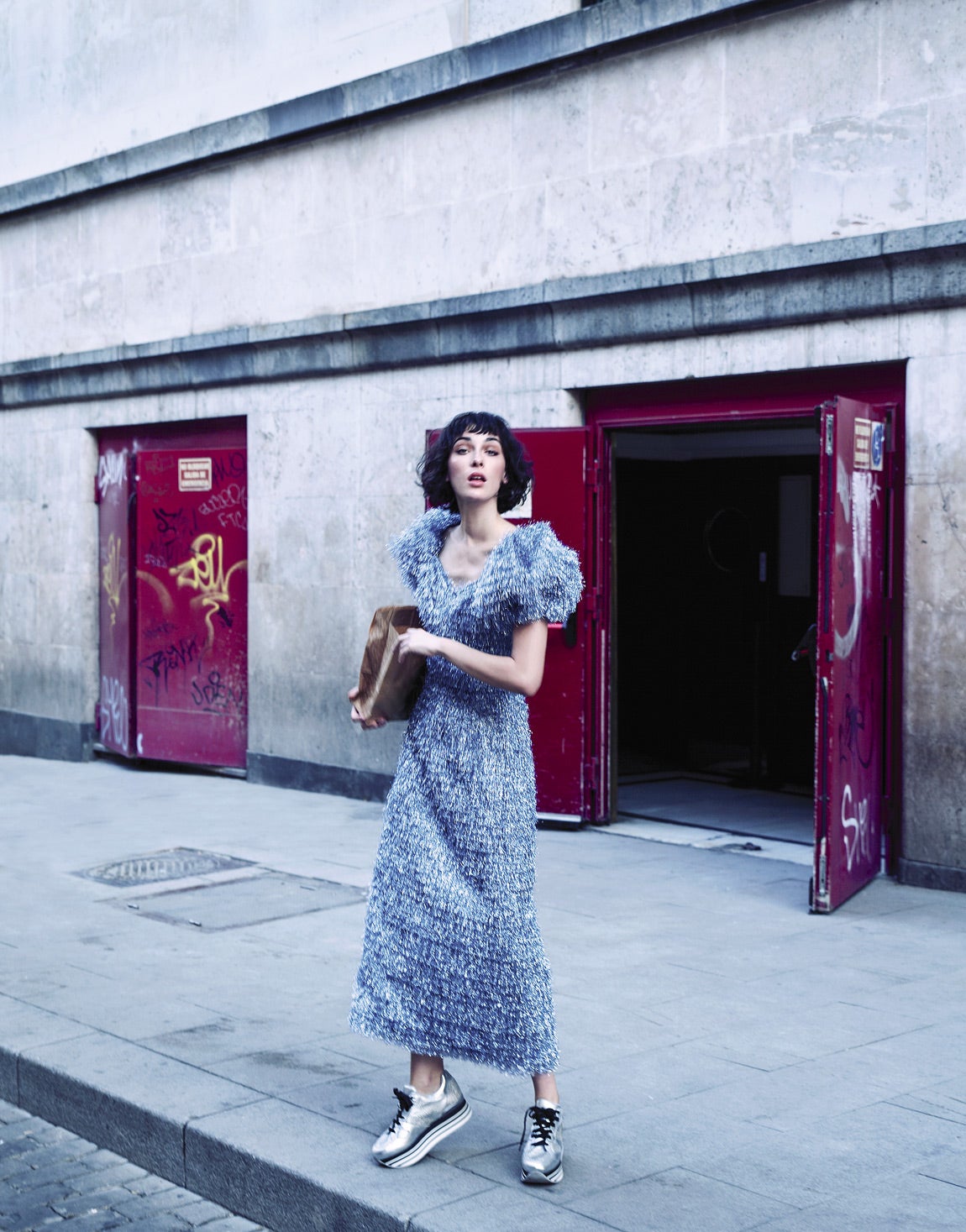 Vestido de flecos, de Dolce & Gabbana. Las zapatillas plateadas son de Hogan. Estilismo: Verónica Suárez. Maquillaje y peluquería: Miguel Ángel Álvarez para Max Factor y Sebastian pelo. Asistente de fotografía: Luis Spinola. Asistente de estilismo: Jorge Gilarranz.