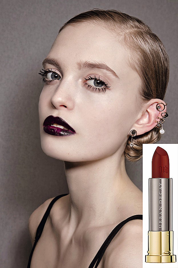 Dior / Vice Lipstick en tono Nighthawk y acabado Mega Matte de Urban Decay (18,50 €).