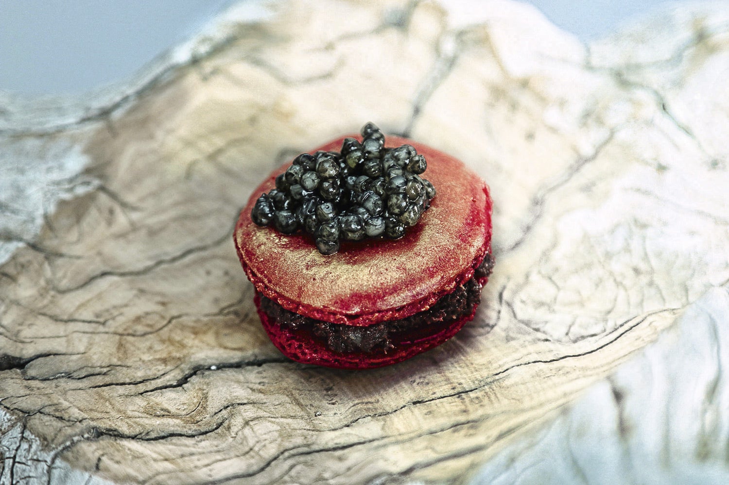 El cocinero Diego Gallegos ha logrado desde Sollo, (Fuengirola), dignificar los pescados de río. Esturiones, lampreas, anguilas y truchas campan por una carta ya bendecida por la crítica. No es el único. Propuestas como la de Montia, en El Escorial, también incluyen guiños a los sabores fluviales.