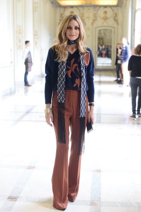 Olivia Palermo apostó por este look años '70 para acudir al desfile de Santoni.