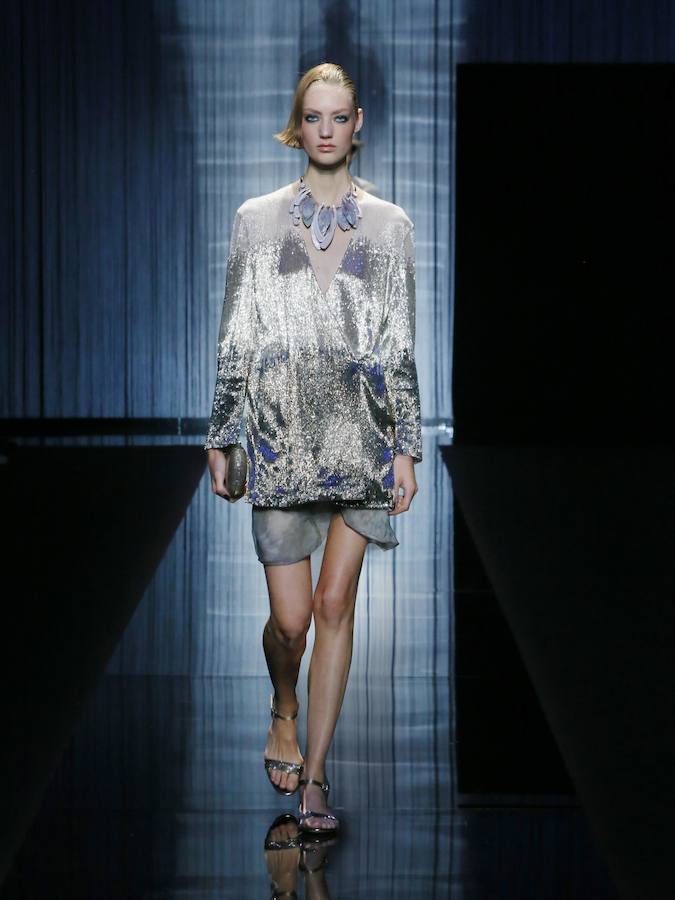 Una de las prendas que Armani ha creado para las noches de la temporada estival
