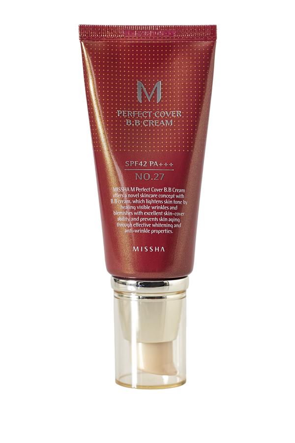 Una BB Cream con triple acción para recuperar el tono uniforme de la piel: propiedades despigmentantes gracias a la Arbutina, cuya función principal es blanquear la piel actuando sobre la melanina; hidrata la piel y aporta luminosidad, y es rica en ácido hialurónico y ceramidas que ayudan a combatir el paso del tiempo. Con SPF42. Disponible en 6 tonos. (18,90€, 50ml).