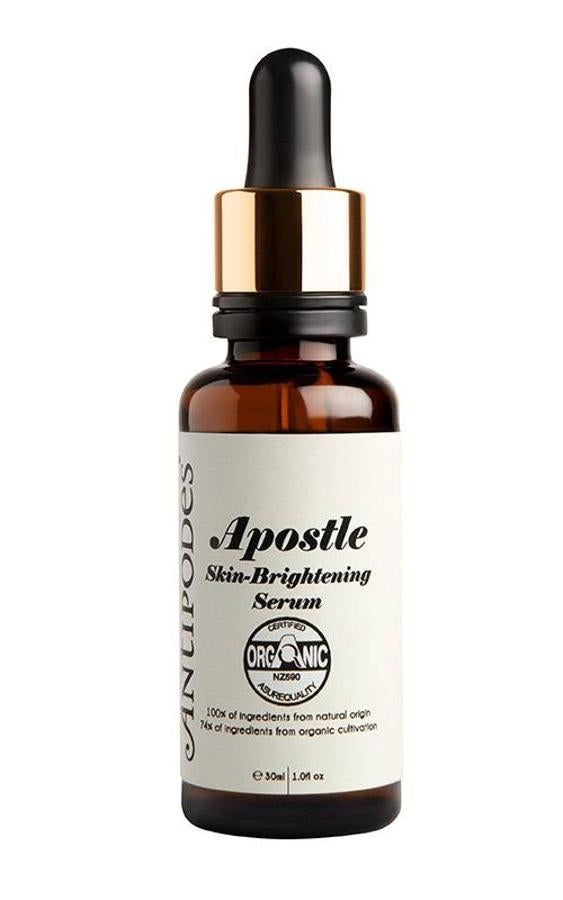 Unifica el tono de la piel, la calma reduciendo las rojeces y evita su hiperpigmentación, reduciendo así la aparición de manchas. Su secreto... la sinergía de sus extractos naturales patentados Vinanza Perfomance Plus , Vinanza Oxifend, en base a Waivera, el agua más pura del mundo, hongo Reishi y helecho negro Mamaku. 100% de natural, con un 74% de ingredientes orgánicos. (62€, en Sensible-vip).