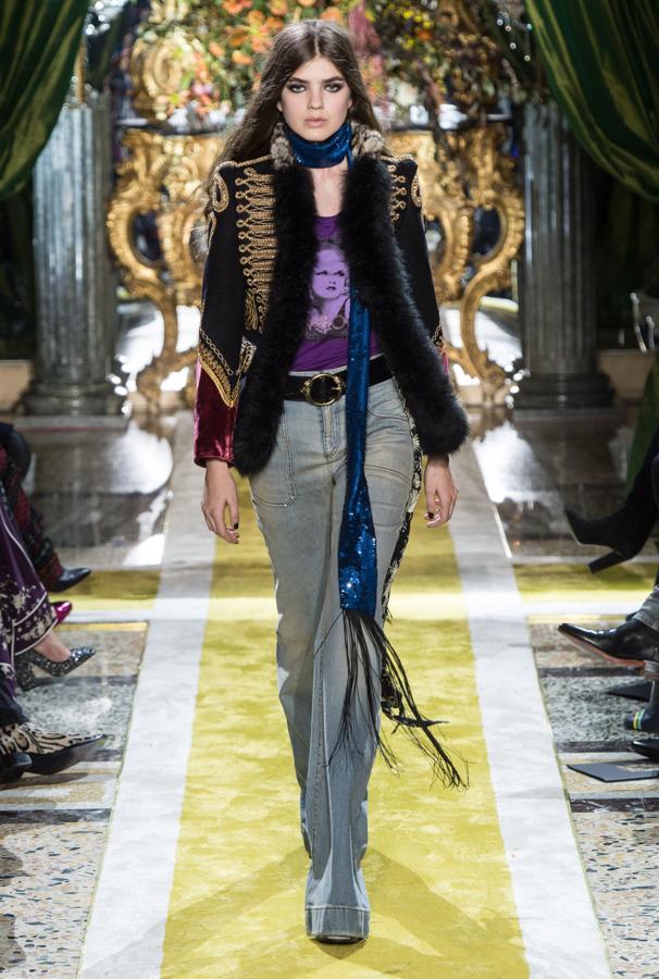 La firma italiana llenó su colección de chaquetas de estilo militar como esta