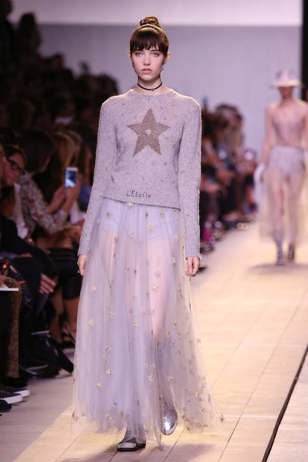 Look a base de falda de tul y jersey propuesto por Maria Grazia para Dior