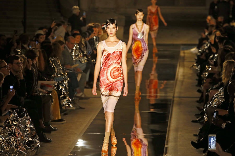 Así finalizaba el desfile de la colección que Givenchy ha subido a la pasarela de París