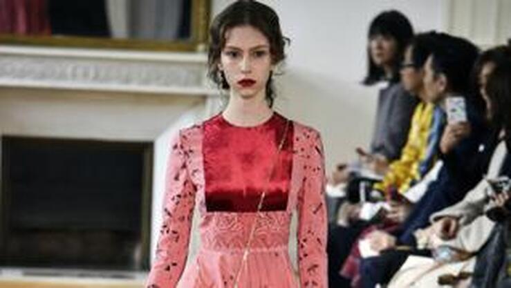 Fotos: La nueva era de Valentino comienza en la primavera de 2017
