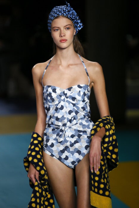 El 'mix&match' de estampados, una constante en la propuesta de Miu Miu para el próximo verano.