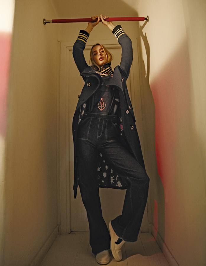 Total look de Tommy Hilfiger. Estlismo: Verónica Suárez. Maquillaje: David Carreiro (Talents) para Bobbi Brown. Peluquería: David Carreiro (Talents) para GHD.