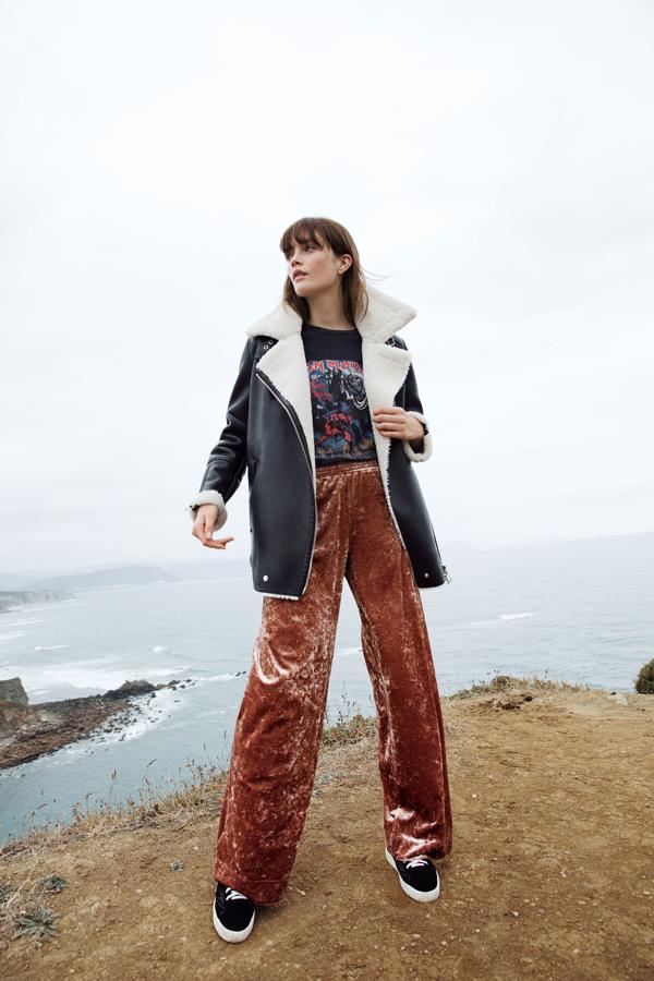 El terciopelo es una de las tendencias de la temporada y no falta en la nueva colección de Bershka.
