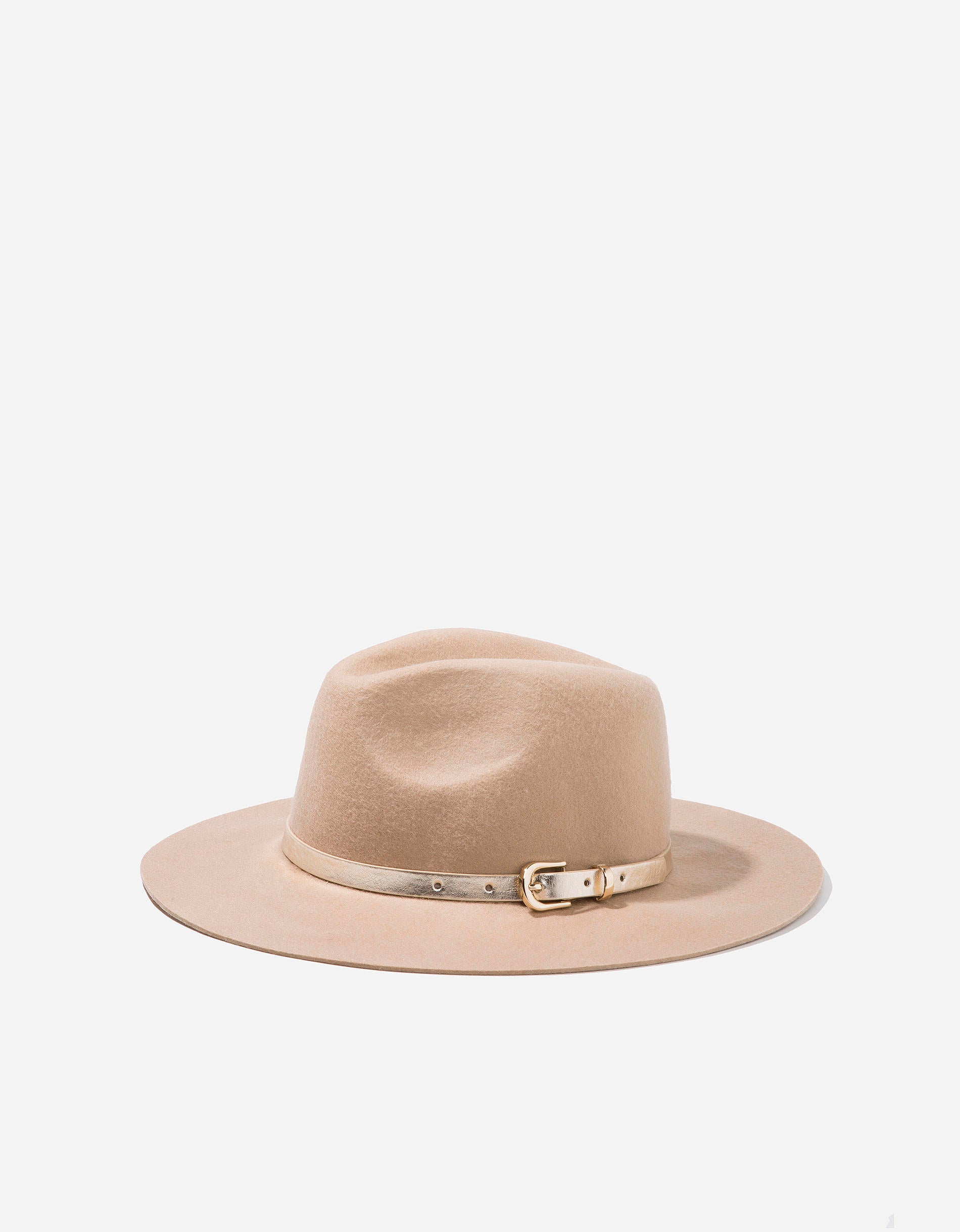 Lleva la humedad y nadie quiere que se le encrespe el pelo. Evítalo con un sombrero. Está rebajado de 19,99 a 9,99 euros.