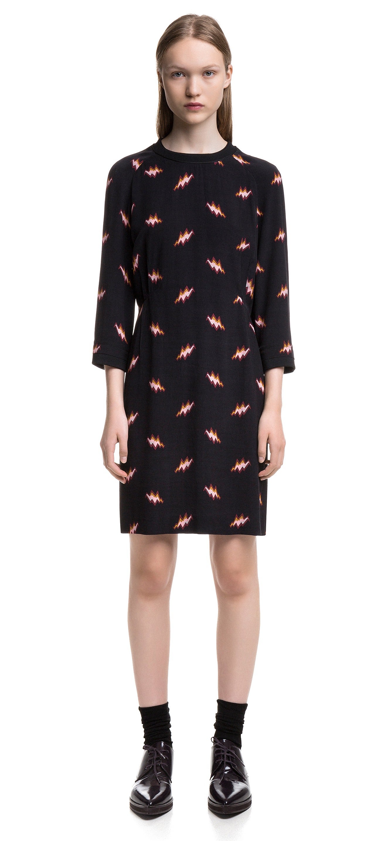 Un LBD no tiene por qué ser aburrido, este con rayitos no puede ser más divertido. Está rebajado de 145 a 87 euros.