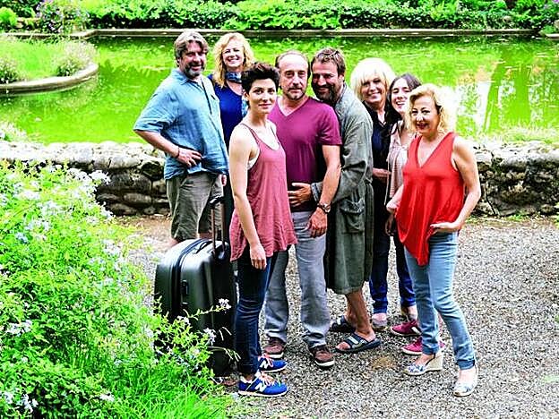 Junto al reparto de Las Furias (estreno el 11 de noviembre).