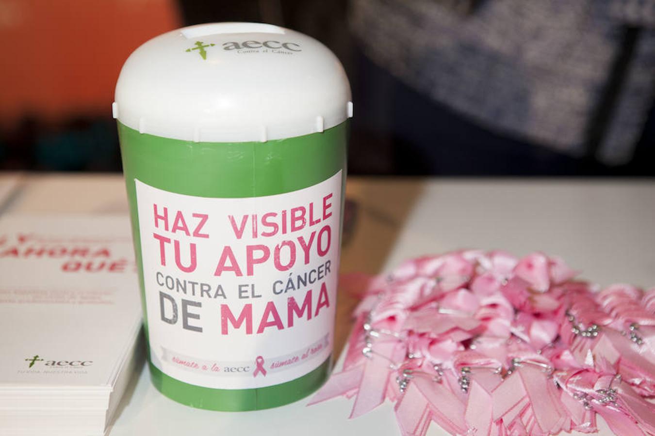 Este año la entrada a nuestro Beauty Day costaba 1€, un donativo que recibieron las voluntarias de la Asociación Española Contra el Cáncer.