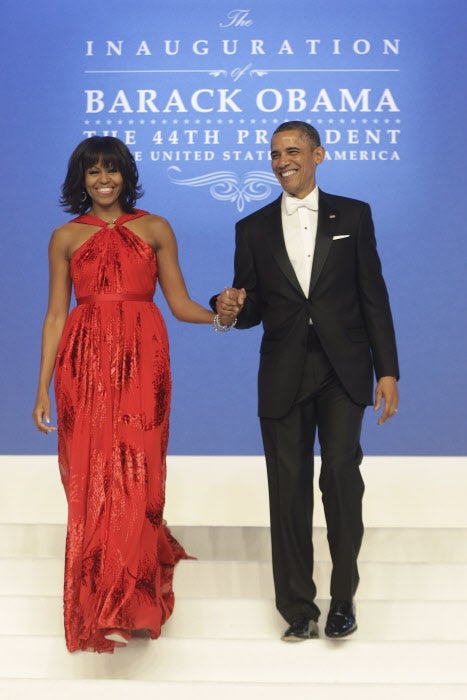 Para celebrar la segunda victoria electoral de Barack Obama, Michelle se convirtió en la 'Primera Dama de rojo' de nuevo con un diseño inolvidable de Jason Wu.