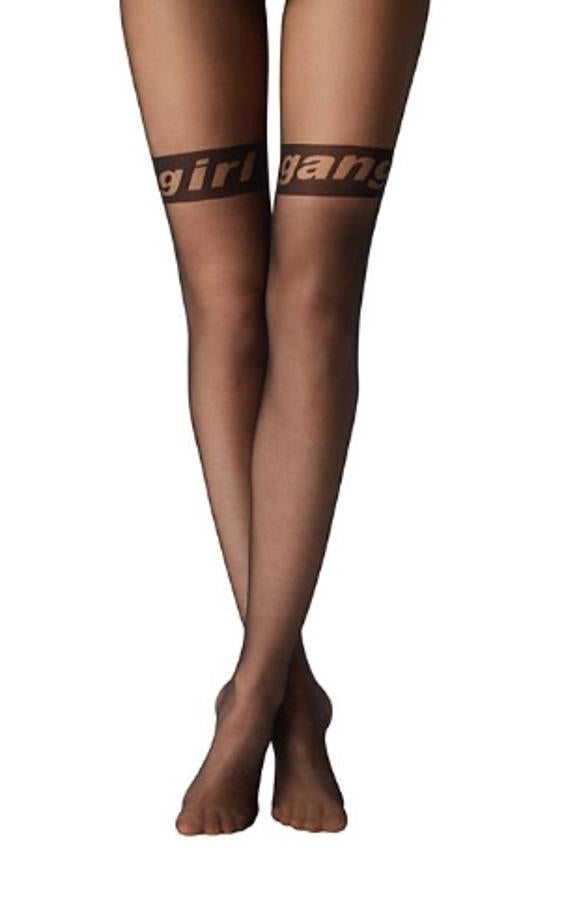Muy similares a las que subió a la pasarela Alexander Wang, estas medias están cargadas de mensaje: pandilla de chicas.