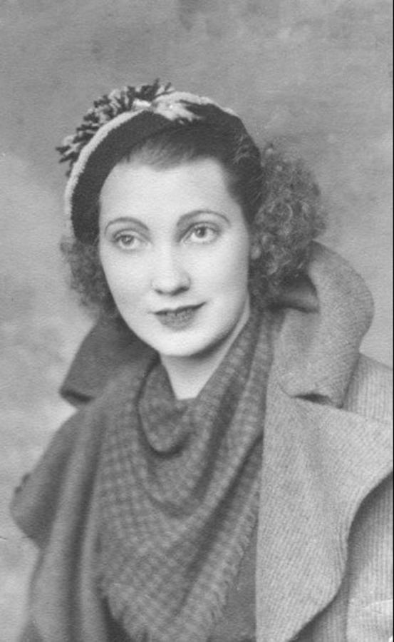 Su madre era una inmigrante escocesa que llegó a Estados Unidos en los años 30 y que llegó con un visado de residencia permanente.