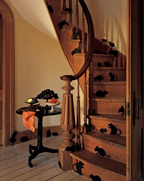 Una decoración muy simple y económica: recortar formas de ratones y repartirlos por la casa.