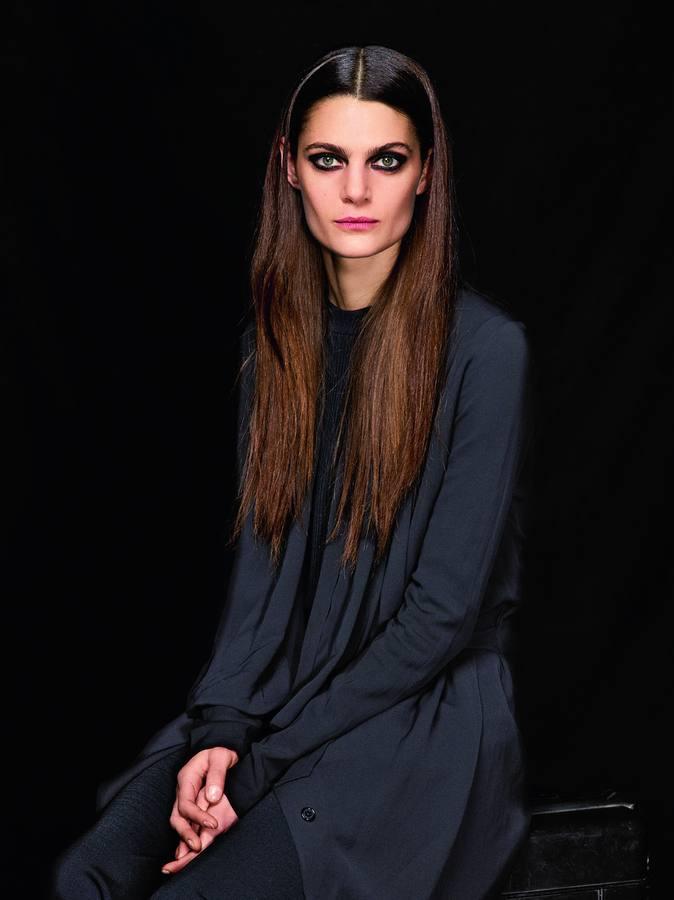 Con un rostro magnético, Marina es la modelo española con más éxito en los últimos años. Madrileña de 30 años, los desfiles que ha hecho para McQueen y las campañas para Bulgari y Marc Jacobs son los trabajos de los que guarda mejores recuerdos. Tal vez la veamos diseñando: está estudiando sastrería.