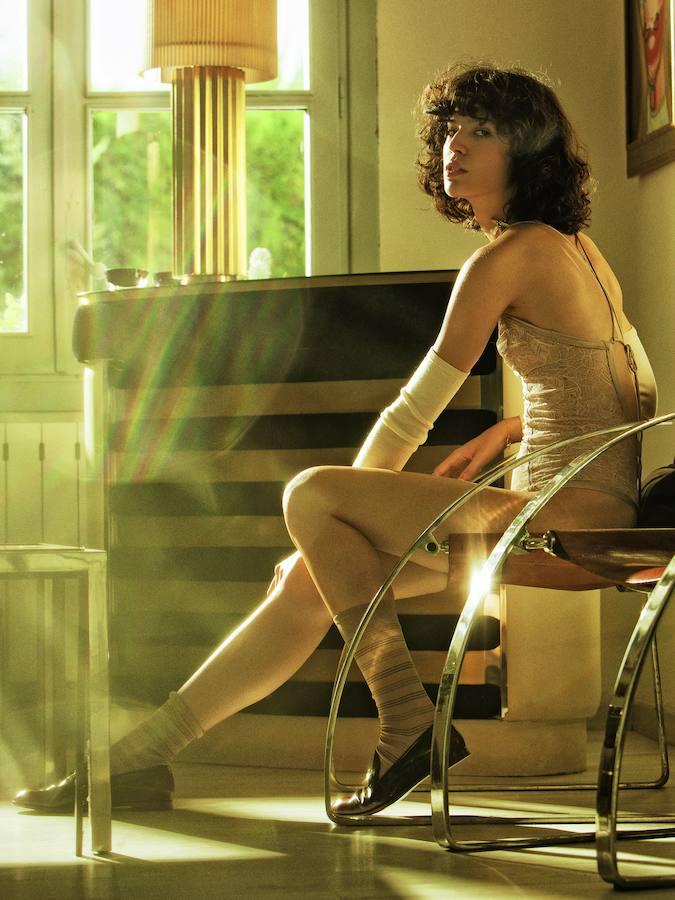 Body de Intimissimi con mangas de MM6. Calcetines de rayas de Cóndor y mocasines de Tod's.