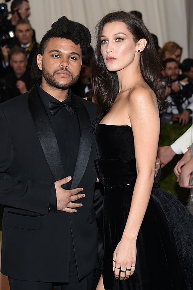 Bella Hadid y The Weenknd en la Gala Met de este año.
