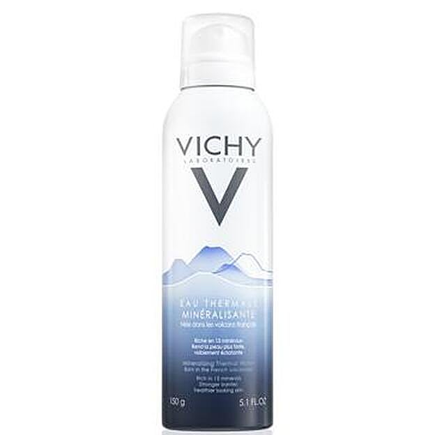 Agua Termal Mineralizante de Vichy. Rica en 15 minerales excepcionales y beneficiosos para la piel. Calma las pieles sensibles y refuerza el capital de defensa de la piel. Ideal para todo tipo de pieles. (8€)