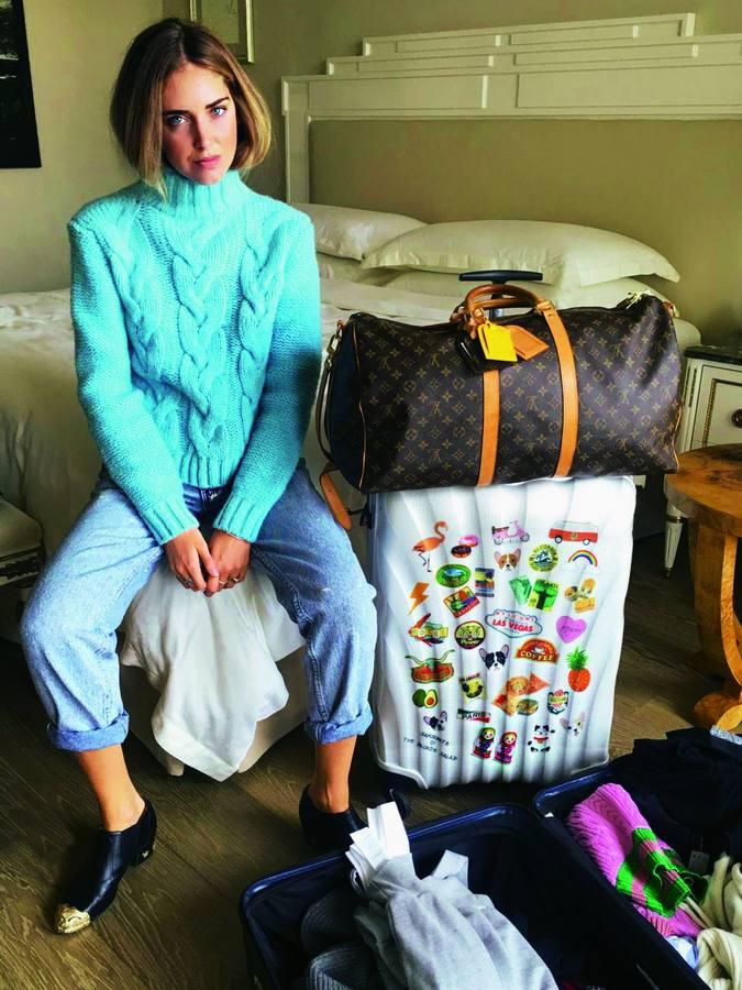 Tiene estilo y viaja sin parar. ¿Había alguien mejor que Chiara Ferragni para diseñar una maleta para Samsonite? Es este divertido modelo que solo se vente en su web. Corre o sus millones de followers te dejarán sin ella. www.shop.theblondesalad.com.