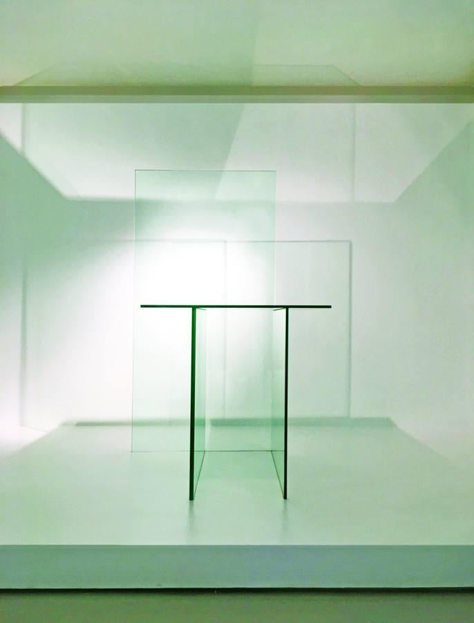 A Side Gallery, una galería especializada en mobiliario del siglo XX, no le gusta salir en los medios, pero figura en la agenda de todos los cazatendencias: diseño actual y vintage exquisito. www.side-gallery.com.