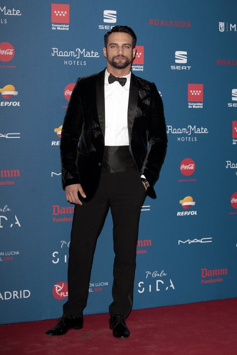 Jesús Castro, muy elegante de esmoquin.