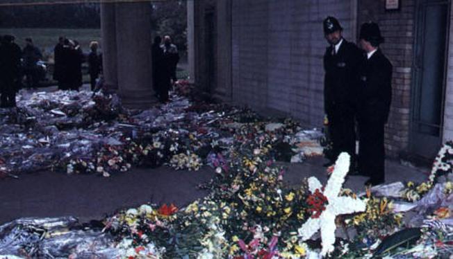 El misterio de su eterno descanso: Aunque en 2013 se ubicó una placa de su tumba en el cementerio de Kensal Green (Londres), Mary Austin, por expreso deseo del cantante, es la única que sabe dónde se encuentran sus cenizas.