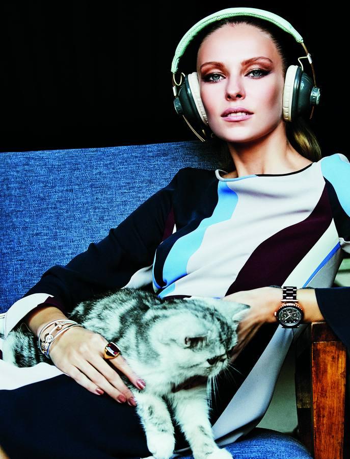 Las piezas especiales transforman tus outfits cotidianos. Pendientes, anillos y pulseras, discretas pero efectivas, que harán de ti una working girl brillante.