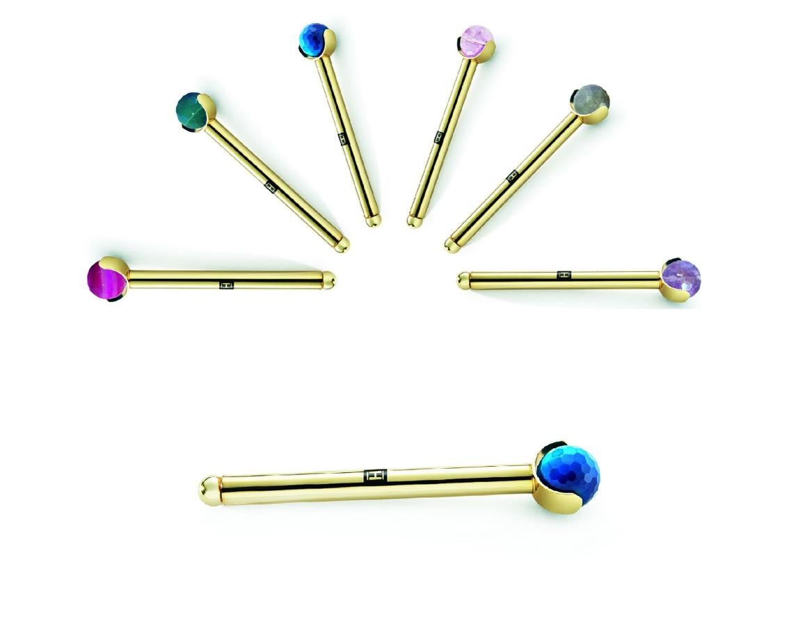 Activan la circulación, tonifican, oxigenan y eliminan toxinas. Estos palitos de masaje, bañados en oro con piedras semipreciosas, consiguen un efecto revitalizante instantáneo en la piel gracias a su presión en los puntos shiatsu. Son de Haute Custom Beauty y cuestan 180 euros cada uno. www.hautecustombeauty.es.