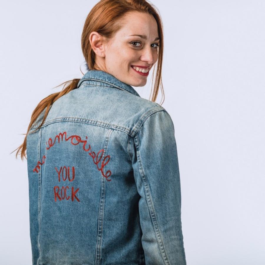 Cazadora con mensaje de la firma más molona.