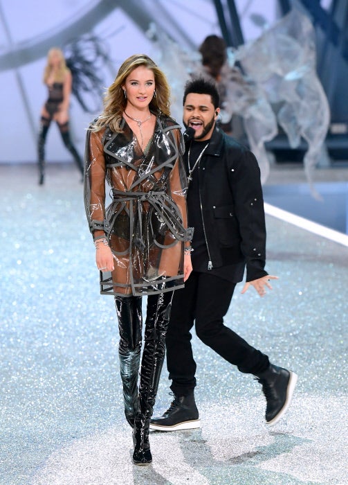 Sanne Vloet y The Weeknd sobre el escenario.
