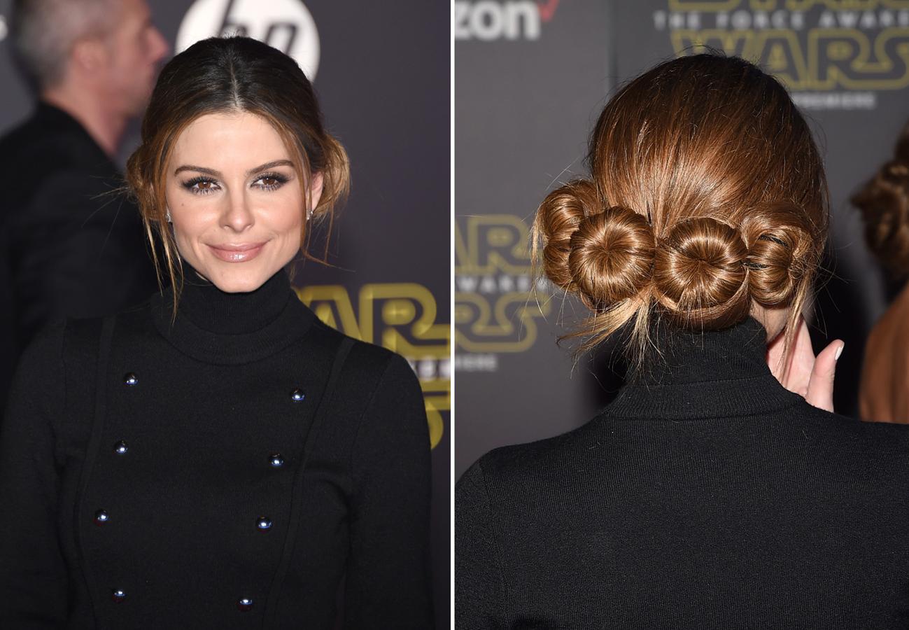 La fiebre Star Wars ha llegado también a los peinados con la princesa Leia como fuente de inspiración. María Menounos lució este original recogido con 4 moñetes bajos que tú también puedes hacerte para tu cena de empresa. ¡Serás la más original!