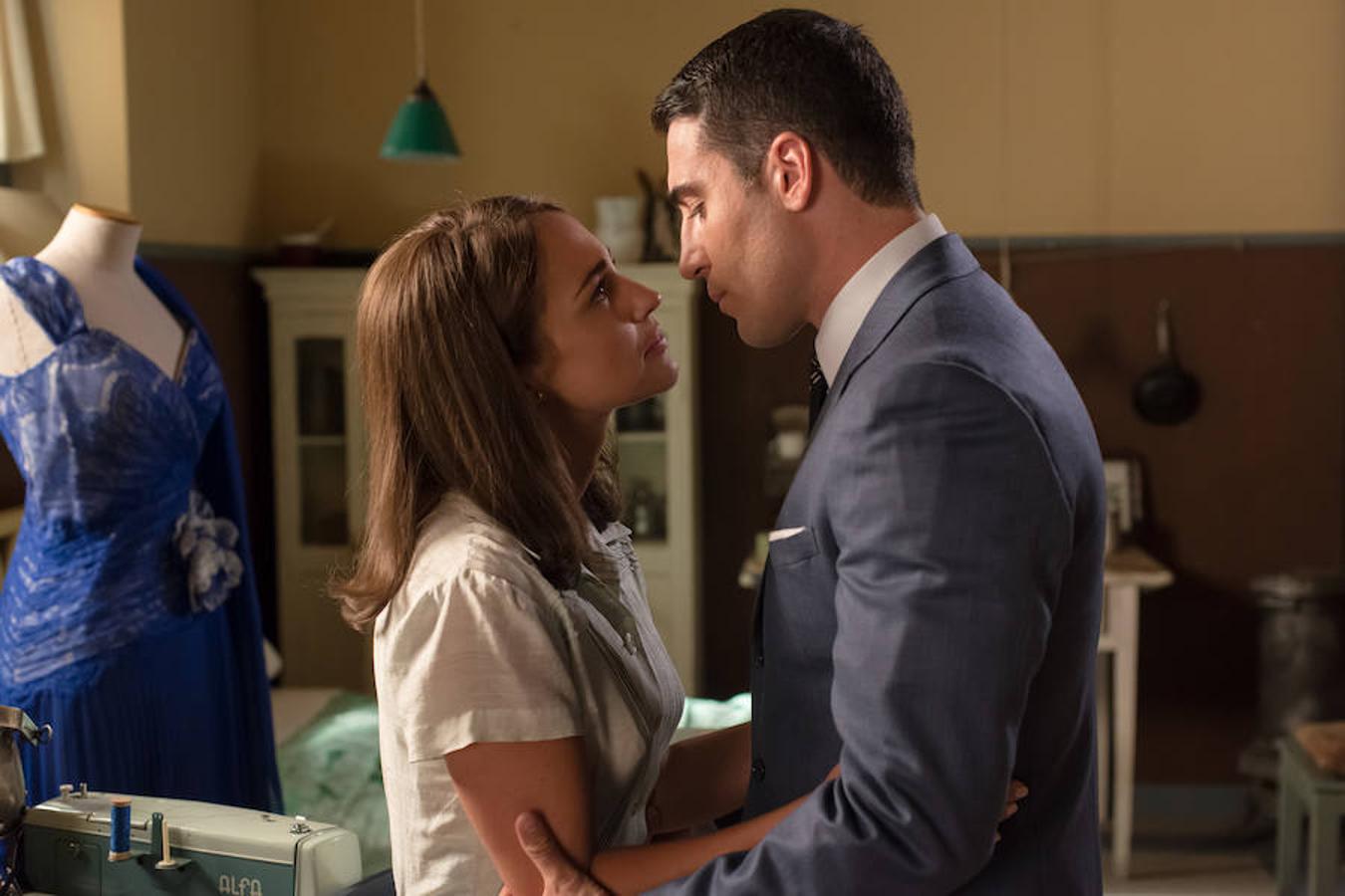 Los protagonistas de la serie en el taller de Ana Ribera.