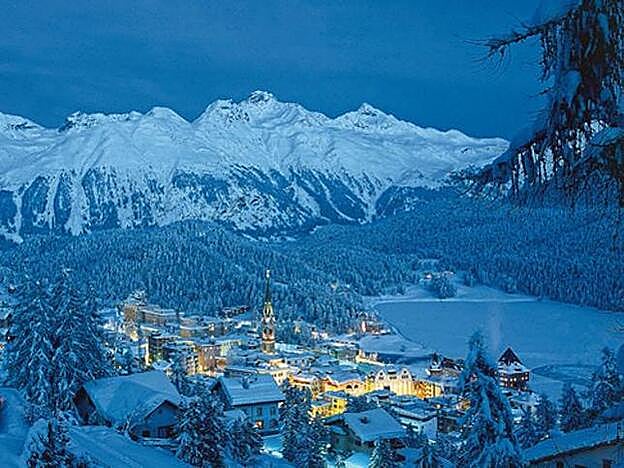 Estación y pueblo de Saint Moritz (Suiza)